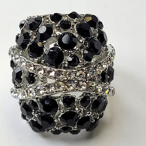Flamboyant Black and Crystal Cocktail Fashion Ring - Picture 3 of 13